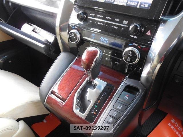 Toyota ALPHARD 2017-10 7356702-17