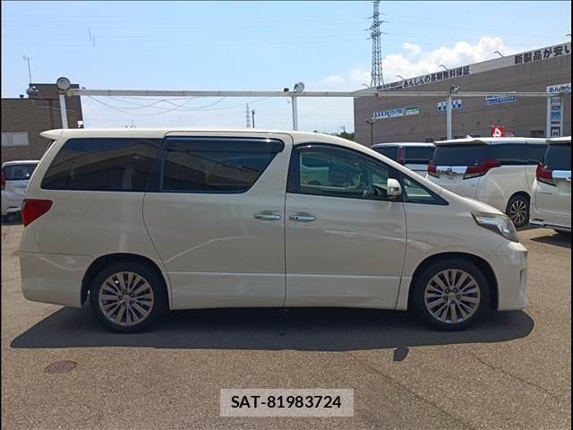 Toyota ALPHARD 2013-02 8206151-3