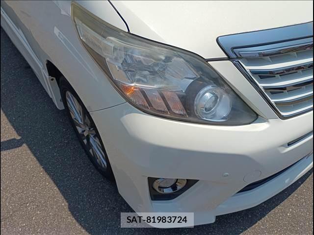 Toyota ALPHARD 2013-02 8206151-5