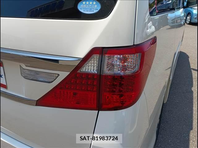 Toyota ALPHARD 2013-02 8206151-7