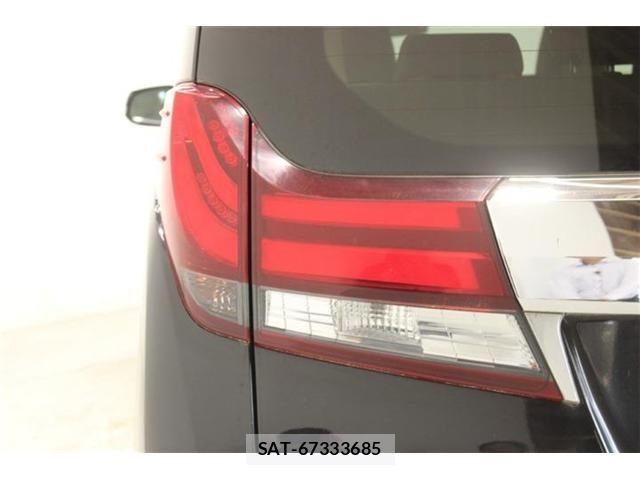 Toyota ALPHARD 2017-01 8206152-19