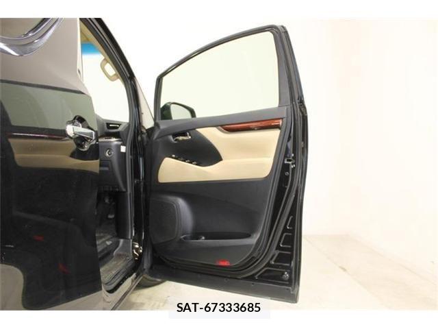 Toyota ALPHARD 2017-01 8206152-29