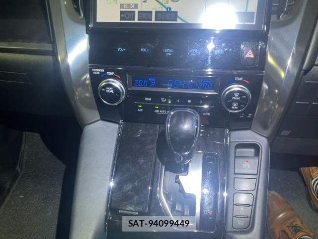 Toyota ALPHARD 2018-04 8364536-24