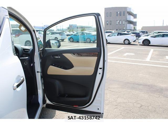 Toyota ALPHARD 2020-04 8364537-21