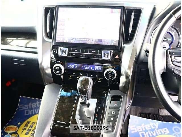 Toyota ALPHARD 2017-03 8411097-4