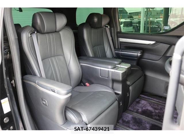 Toyota ALPHARD 2019-06 8456950-15