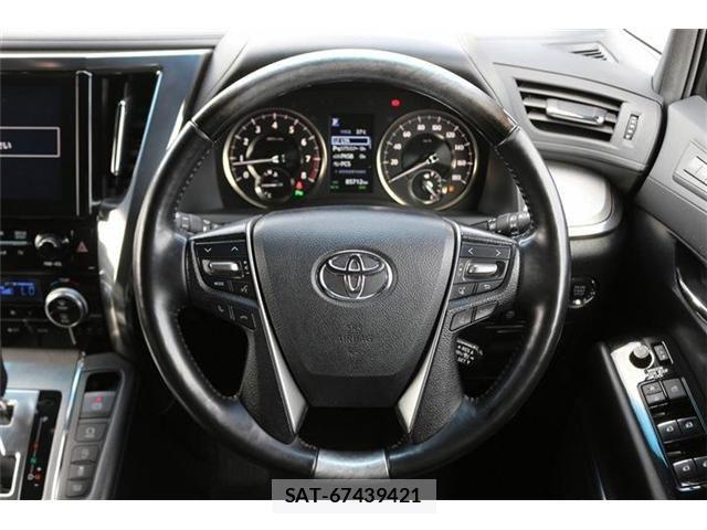 Toyota ALPHARD 2019-06 8456950-17
