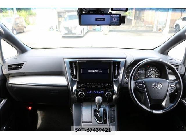 Toyota ALPHARD 2019-06 8456950-18