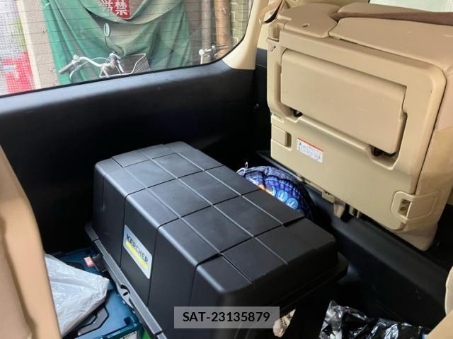 Toyota ALPHARD 2018-03 8523369-8