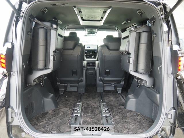 Toyota ALPHARD HYBRID 2023-08 6750775-17
