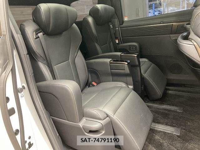 Toyota ALPHARD HYBRID 2023-10 6813542-11