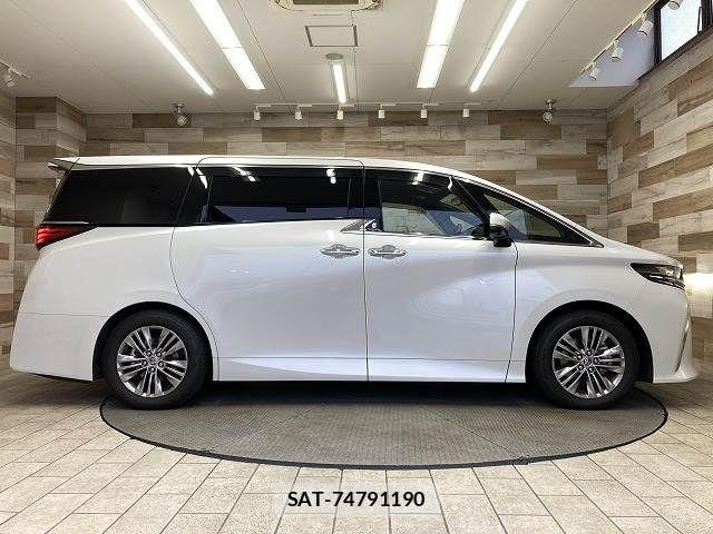 Toyota ALPHARD HYBRID 2023-10 6813542-16