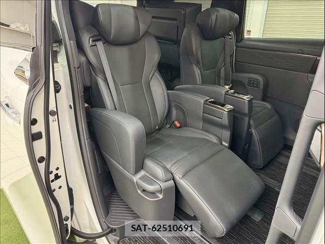 Toyota ALPHARD HYBRID 2023-07 7356706-8