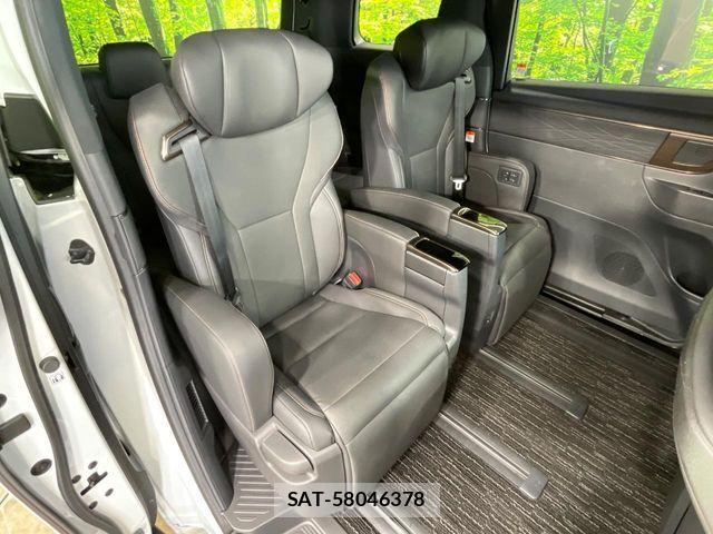 Toyota ALPHARD HYBRID 2023-10 7614767-8