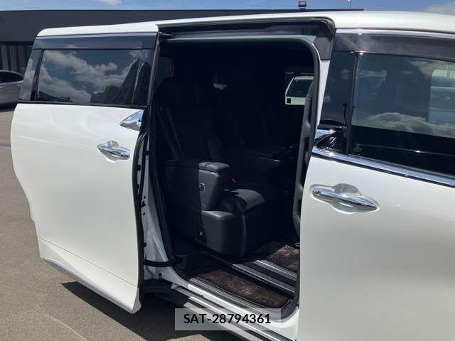 Toyota ALPHARD HYBRID 2023-10 8097839-16