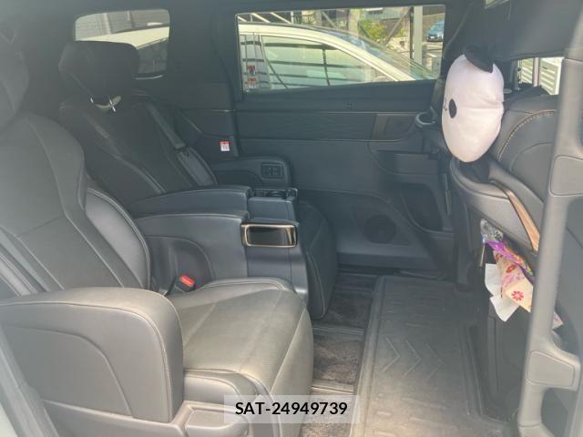Toyota ALPHARD HYBRID 2023-12 8128752-12