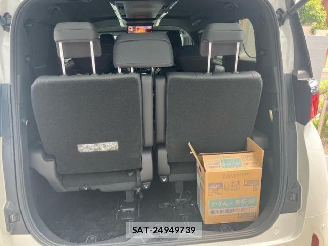 Toyota ALPHARD HYBRID 2023-12 8128752-6