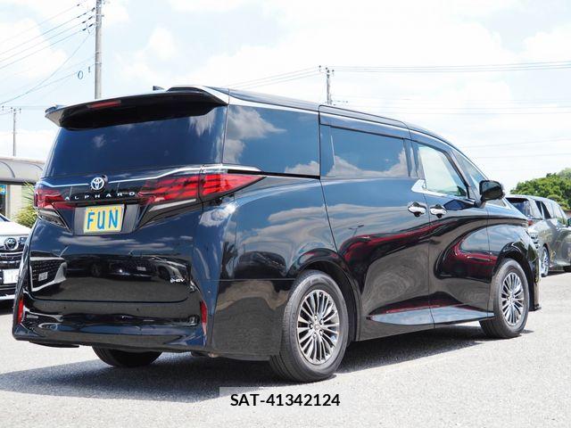 Toyota ALPHARD HYBRID 2024-02 8206165-4
