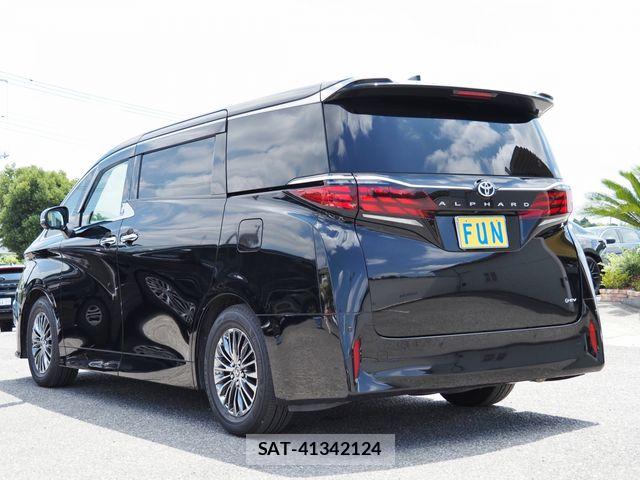 Toyota ALPHARD HYBRID 2024-02 8206165-5