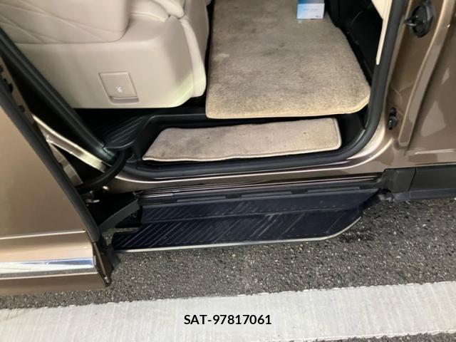 Toyota ALPHARD HYBRID 2025-07 8883250-12