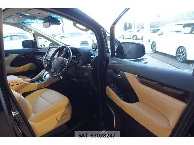 Toyota ALPHARD HYBRID 2022-03 2484913-14