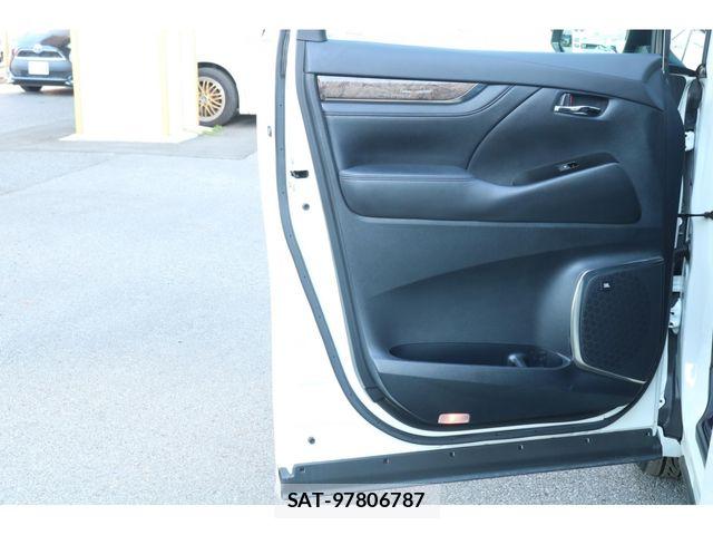 Toyota ALPHARD HYBRID 2020-01 7452706-13