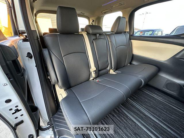 Toyota ALPHARD HYBRID 2023-04 7452711-13