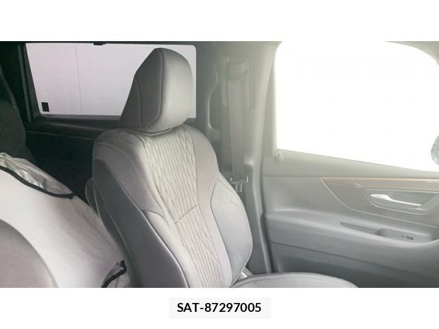 Toyota ALPHARD HYBRID 2023-11 7614769-19
