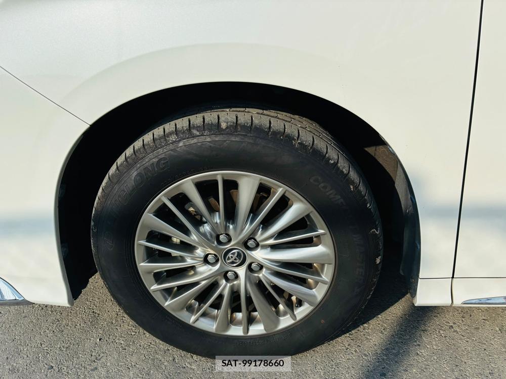 Toyota ALPHARD HYBRID 2018-07 7952452-29