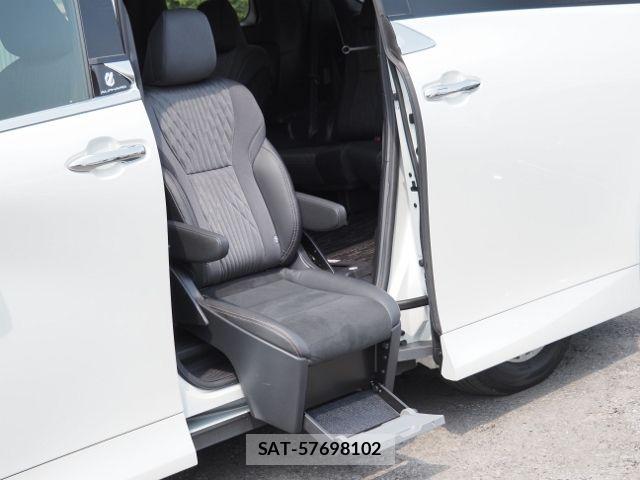 Toyota ALPHARD HYBRID 2023-10 8157901-9
