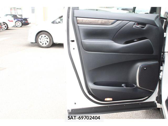 Toyota ALPHARD HYBRID 2021-09 8206170-12