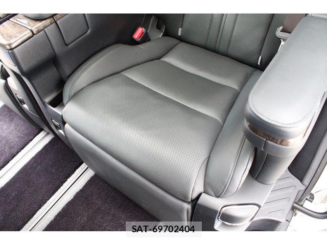 Toyota ALPHARD HYBRID 2021-09 8206170-18