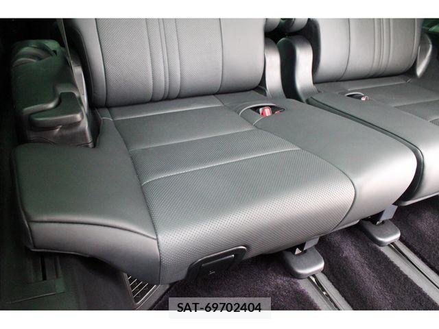 Toyota ALPHARD HYBRID 2021-09 8206170-19