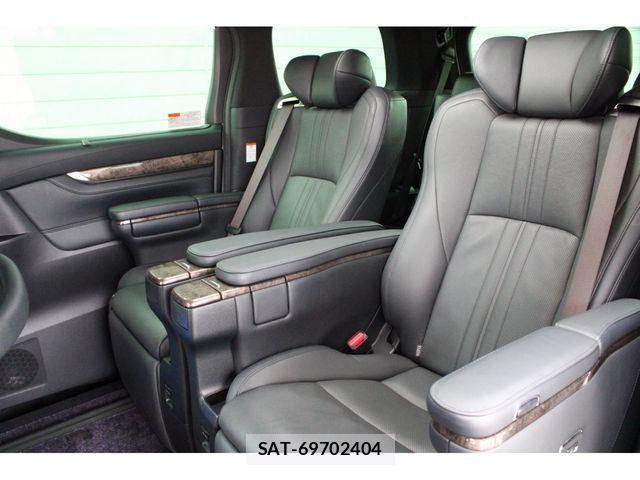 Toyota ALPHARD HYBRID 2021-09 8206170-3
