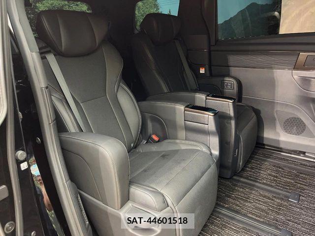 Toyota ALPHARD HYBRID 2023-11 8244532-9