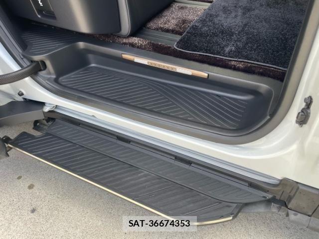Toyota ALPHARD HYBRID 2023-10 8364556-16