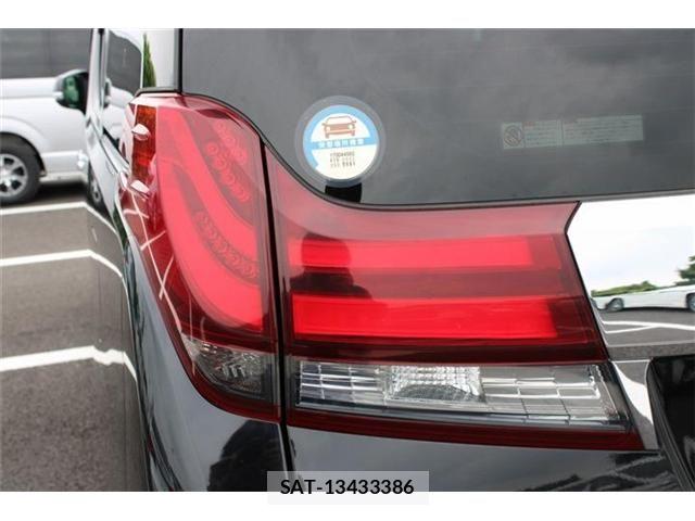 Toyota ALPHARD HYBRID 2017-08 8625701-23