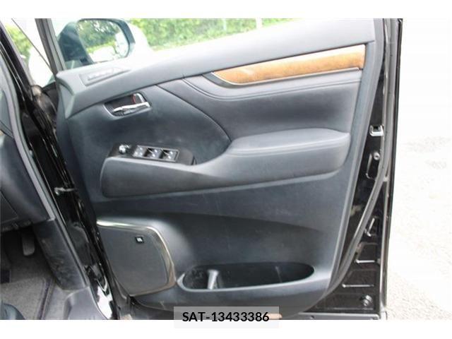 Toyota ALPHARD HYBRID 2017-08 8625701-26