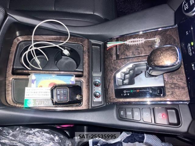 Toyota ALPHARD HYBRID 2019-01 8740279-17