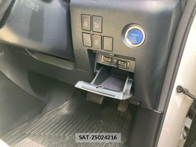 Toyota ALPHARD HYBRID 2017-07 8740283-19