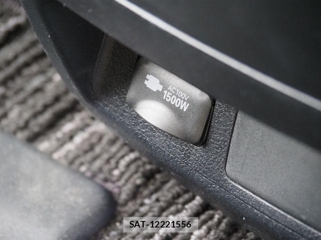 Toyota ALPHARD HYBRID 2023-02 8827716-17