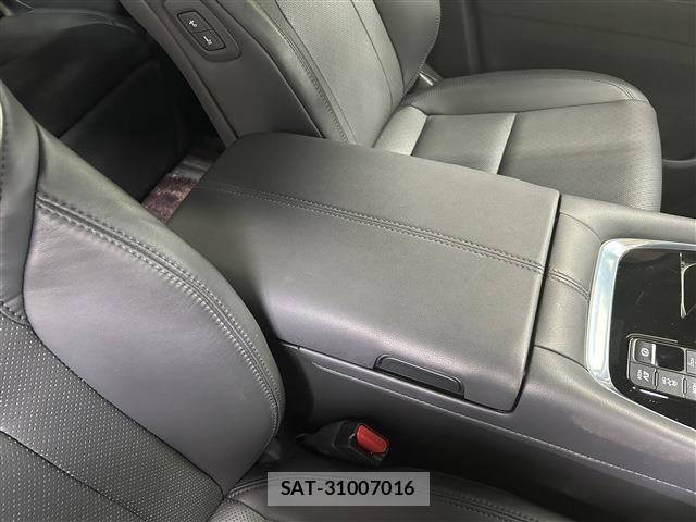 Toyota ALPHARD HYBRID 2024-04 8878556-24