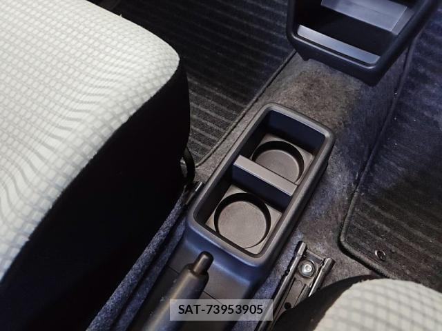 Suzuki ALTO 2017-01 7214478-18