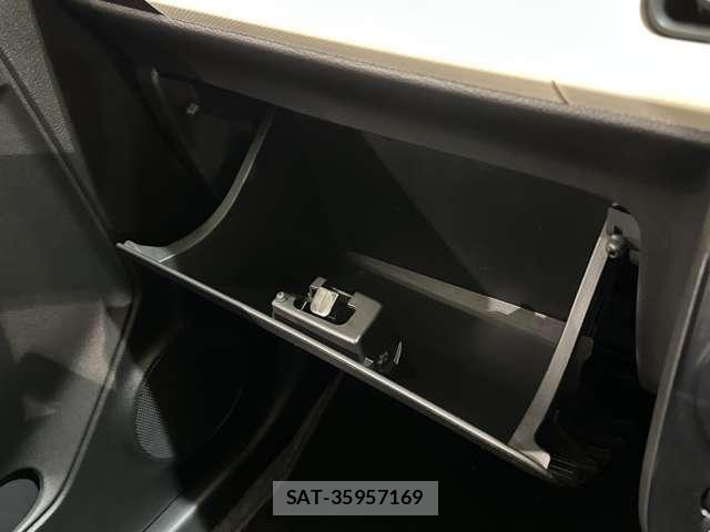Suzuki ALTO 2017-09 8353860-16