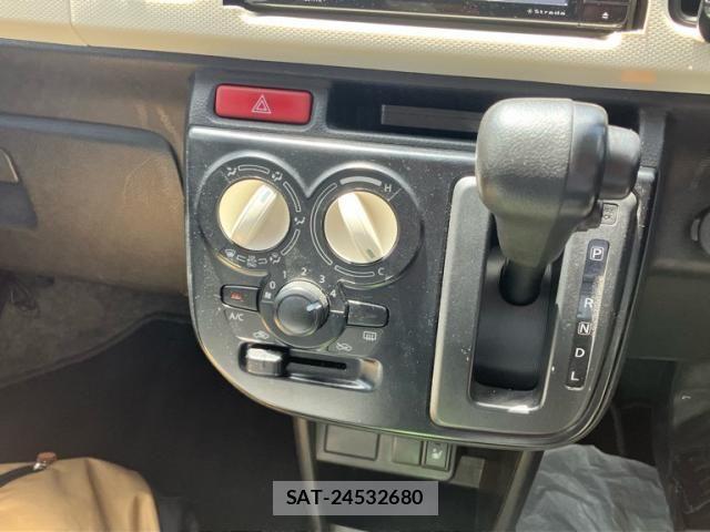 Suzuki ALTO 2017-04 8364617-23