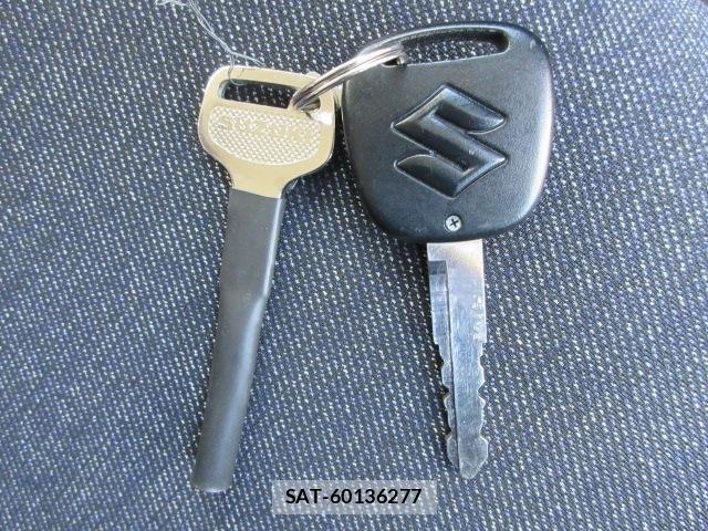 Suzuki ALTO 2022-11 6813590-13