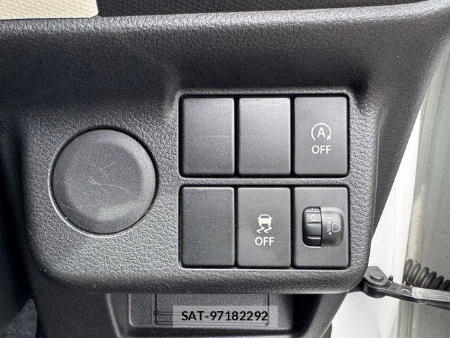 Suzuki ALTO 2017-06 8206208-13