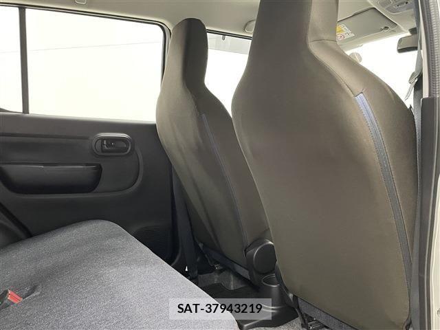 Suzuki ALTO 2023-02 8364621-26