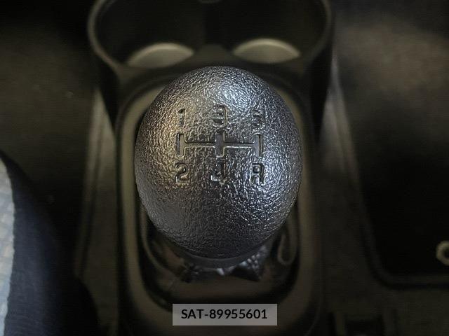 Suzuki ALTO 2015-05 8625725-29