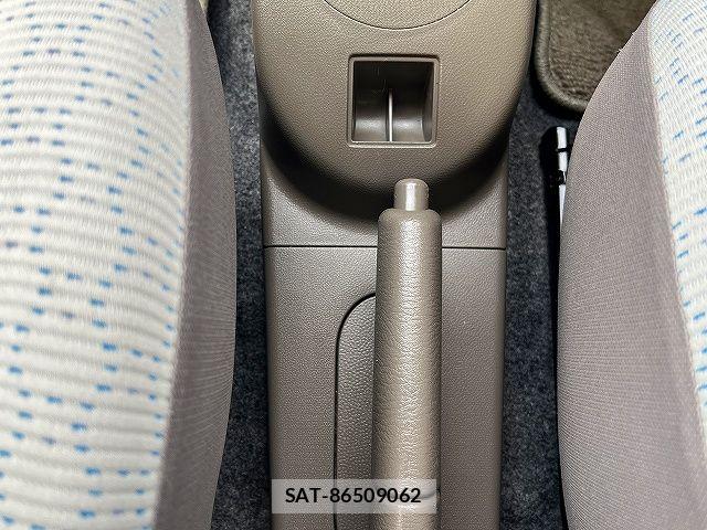 Suzuki ALTO 2013-06 8411144-23